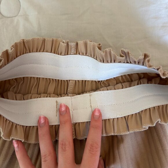 Tan Wide-Leg Pleated Pants - Picture 5 of 6